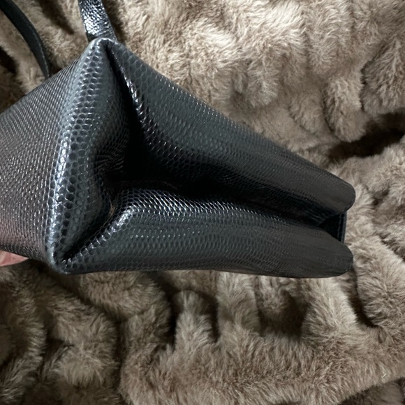 Salvatore Ferragamo BLACK Lizard
Embossed Leather Gancini Flap Crossbody Bag - Picture 6 of 14